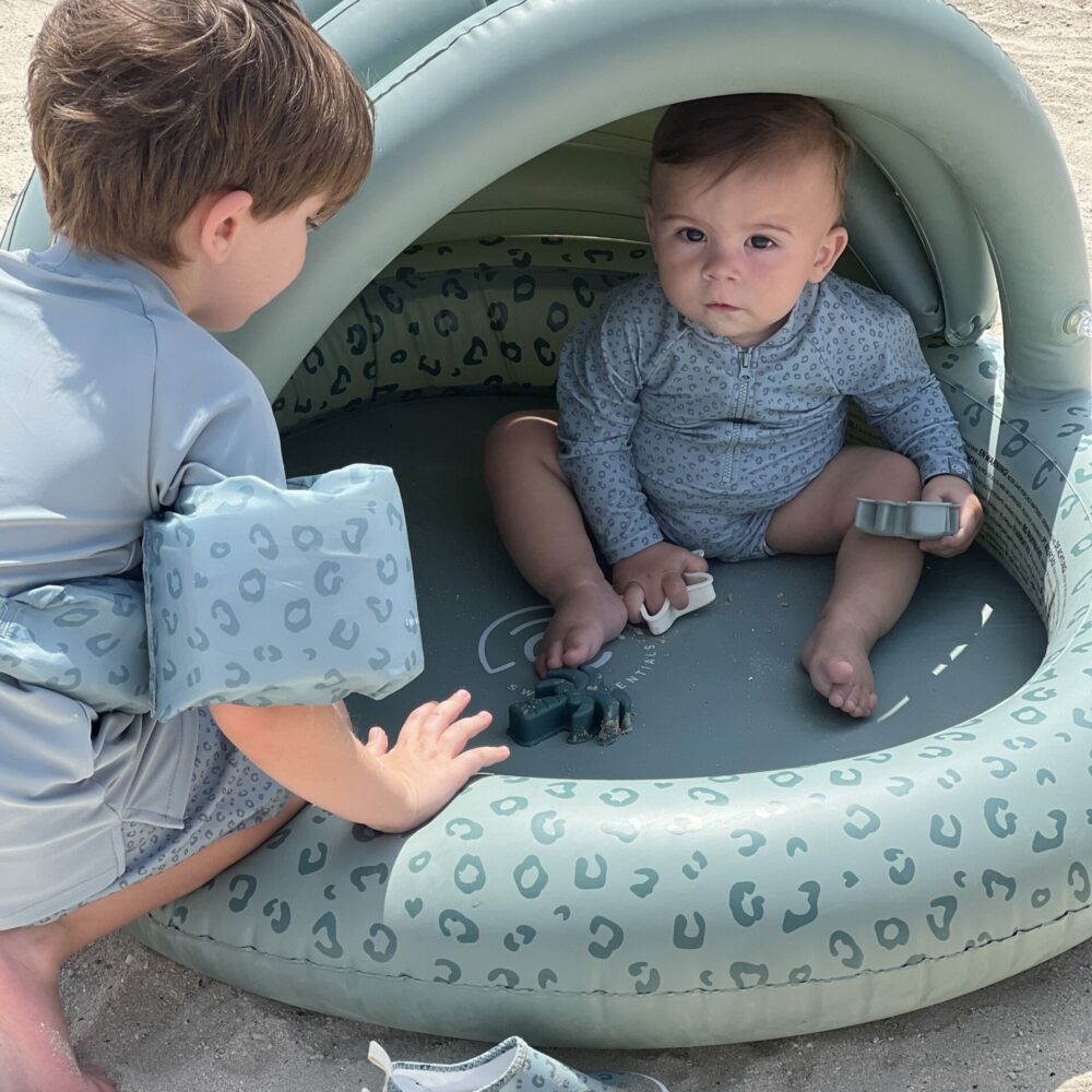 zwembad-Panterprint met-Zonnescherm