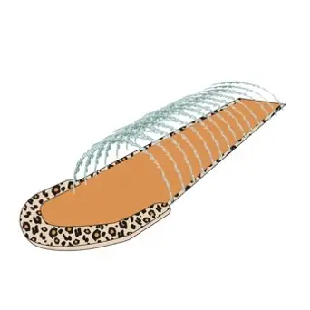 Beige luipaardprint waterglijbaan met sproeier